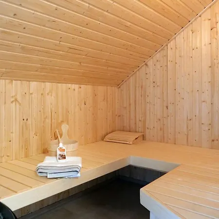 度假居 In Mit Grosser Terrasse By Interhome